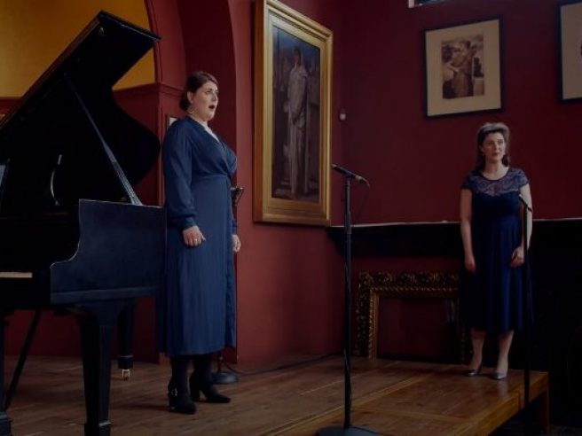 Sian Dicker and Charlotte Bowden sing ‘Canzonetta Sull’aria’ from The Marriage of Figaro