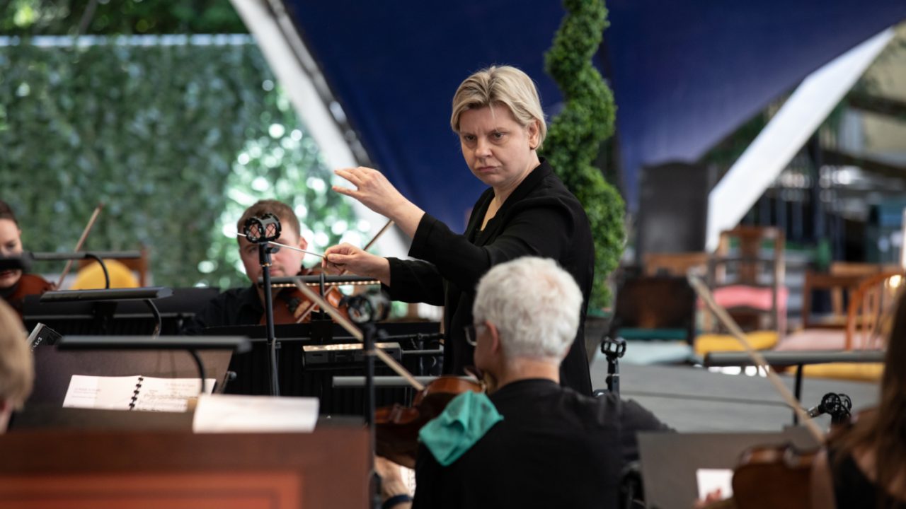 The conductor Lada Valešová in The Marriage of Figaro, 2021 © Ali Wright