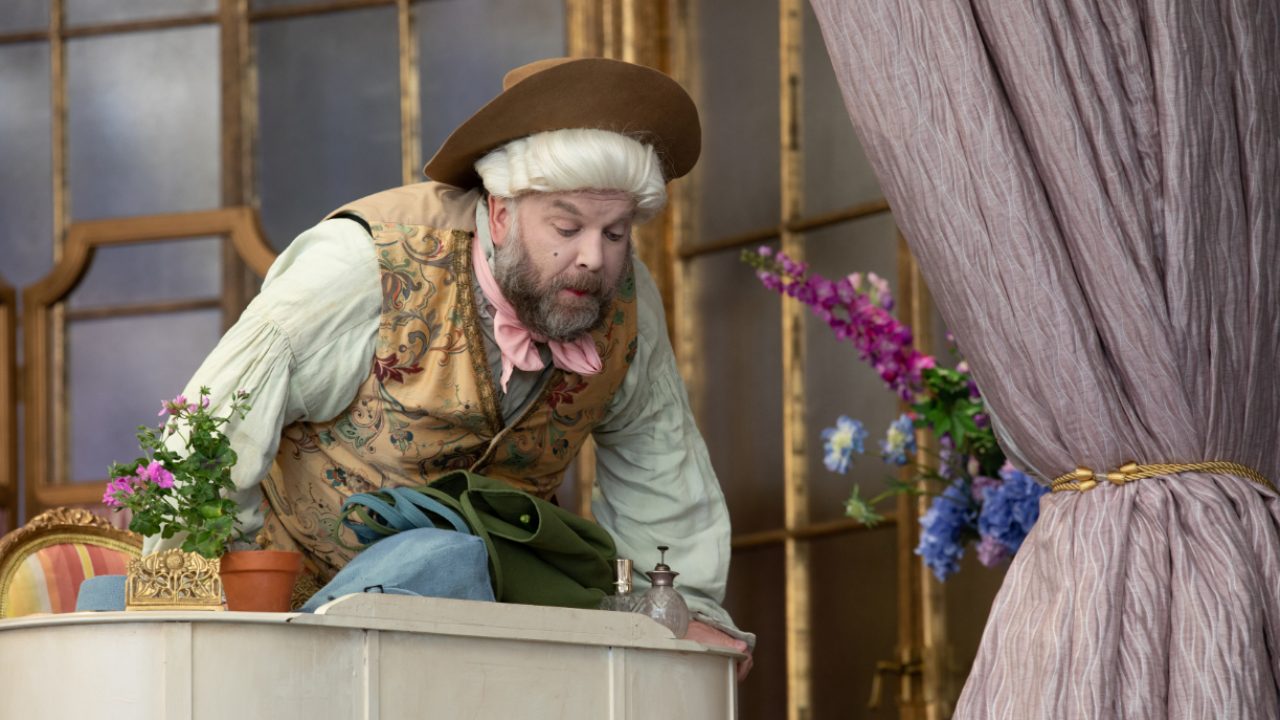 Henry Grant Kerswell as Antonio in The Marriage of Figaro, 2021 © Ali Wright