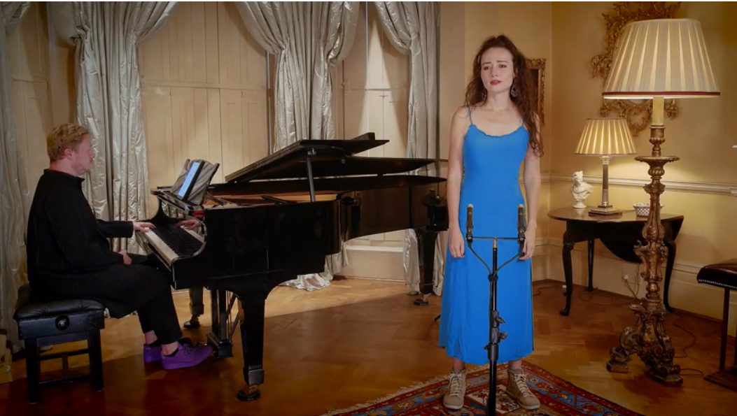 Fleur Barron sings 'Cuba dentro de un piano' by Xavier Montsalvatge