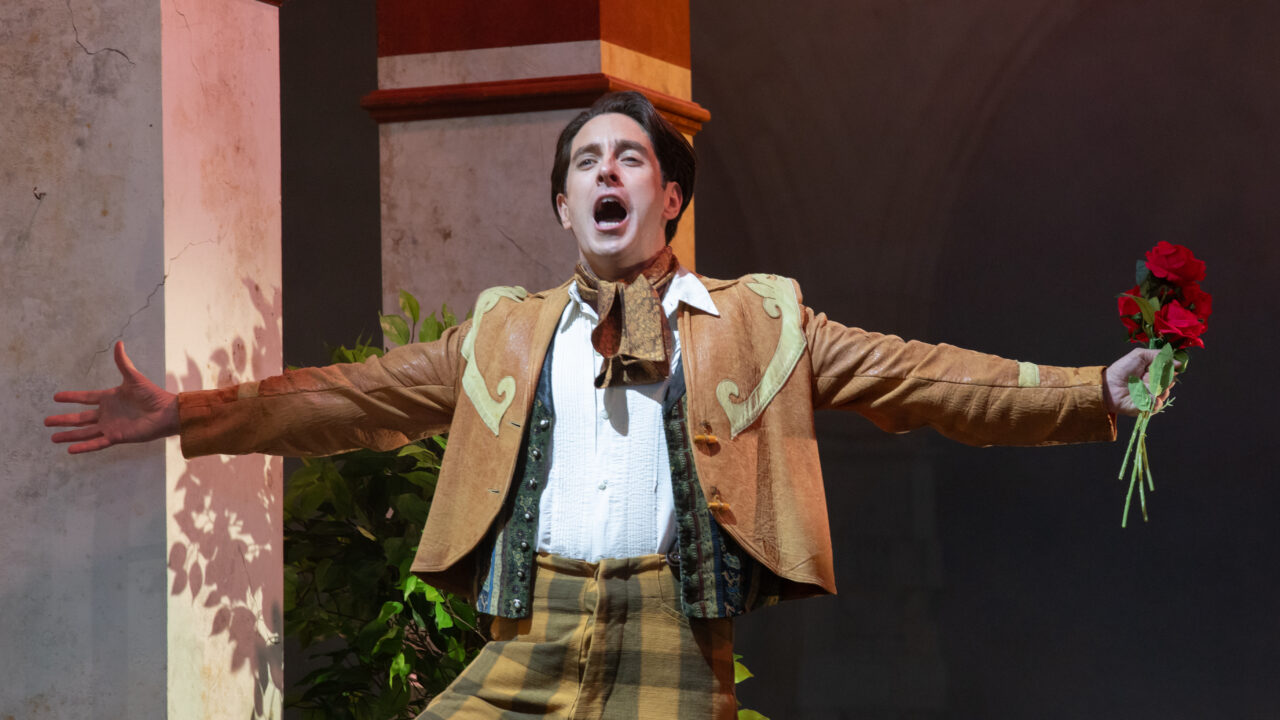 Elgan Llŷr Thomas as Count Almaviva in The Barber of Seville, Opera Holland Park 2024