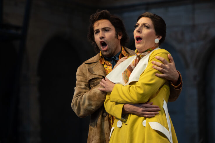 José de Eça as Cavaradossi and Amanda Echalaz as Tosca 2024 Opera Holland Park